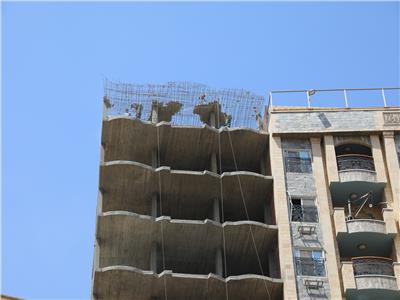 إزالة أدوار مخالفة في 5 أبراج سكنية بنجع حمادي