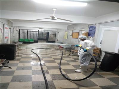 أسيوط تواصل حملات التطهير والتعقيم بالمستشفيات ضمن اجراءات مواجهة كورونا 