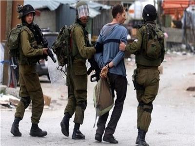 الاحتلال الإسرائيلي يعتقل 20 فلسطينيا من الضفة الغربية بينهم امرأة