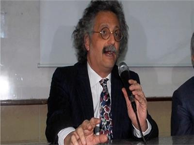  د. حسين خيري نقيب الأطباء
