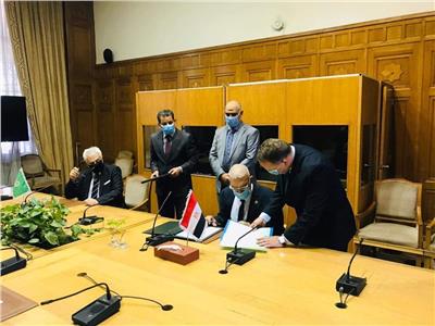 رئيس مصلحة الجمارك يوقع على انضمام مصر لإتفاقية التعاون الجمركي العربي