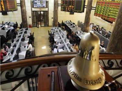 البورصة المصرية تواصل تراجعها بالمنتصف بضغوط مبيعات المتعاملين المصريين
