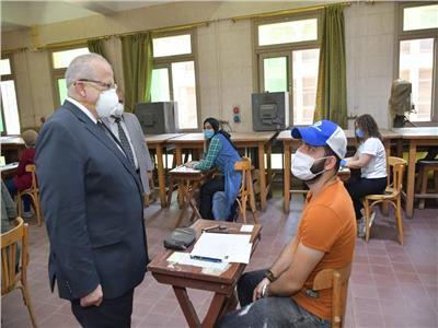 كليات جامعة القاهرة تواصل امتحانات الفصل الدراسي الثاني لطلاب الفرق النهائية 