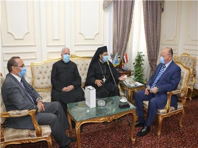 محافظ القاهرة يستقبل وفد ممثلي كنيسة الأقباط الكاثوليك