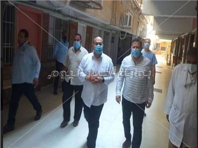 في ثالث أيام العيد ... نائب محافظ الجيزة يتفقد مستشفى أمبابه العام