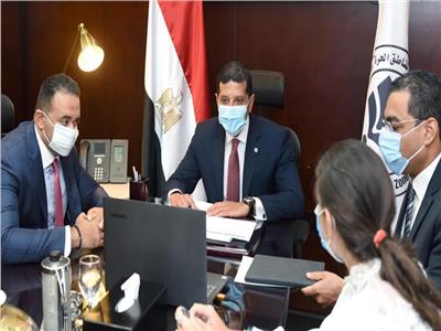 الهيئة العامة للاستثمار تبحث خطط "أمازون" في مصر
