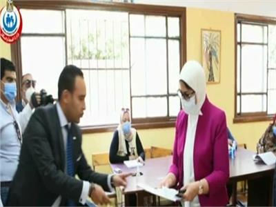  وزيرة الصحة تدلي بصوتها في انتخابات الشيوخ
