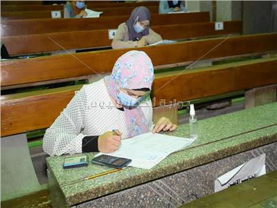 امتحانات طلاب جامعة القاهرة