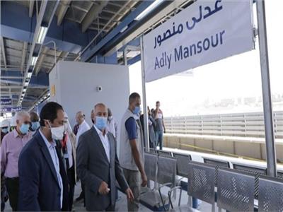 كامل الوزير وزير النقل في محطة عدلي منصور