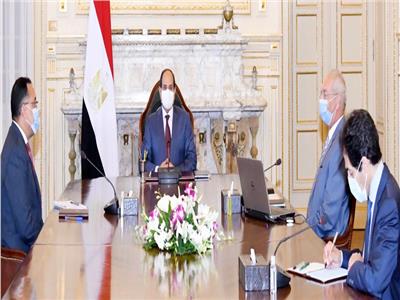جانب من اجتماع الرئيس السيسي مع رئيس الوزراء والمهندس محمد يحيى زكي