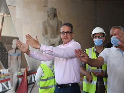  جولة تفقدية لوزير السياحة والآثار بقاعات العرض بالمتحف المصري الكبير