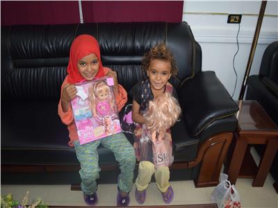 محافظ المنيا يكلف نائبه بمتابعة حالة طفلتين بلا ماوي