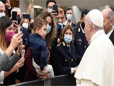 البابا فرنسيس يستقبل قيادات الشرطة بالفاتيكان  