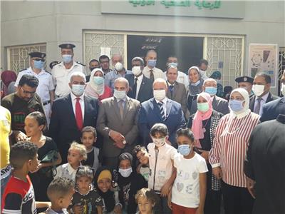 رئيس جامعة الأزهر يتفقد القافلة الطبية بمدينة المحروسة
