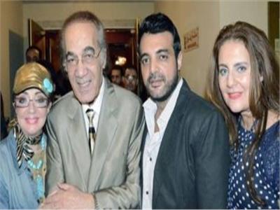 الراحل محمود ياسين وعائلته