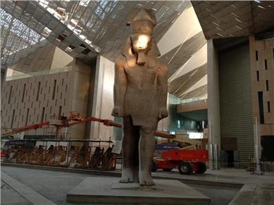عملوها «الفراعنة الجدد».. الشمس تعود لـ«وجه رمسيس» بالمتحف الكبير