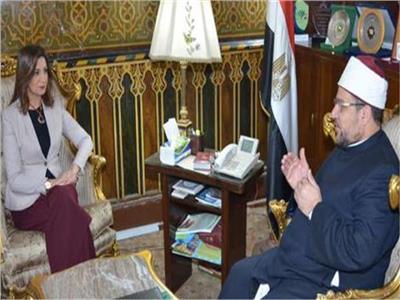 السفيرة نبيلة مكرم و الدكتور محمد مختار جمعة