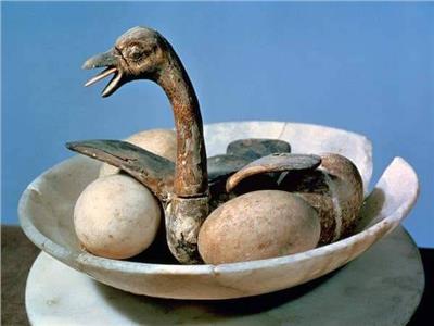 قطعة الطائر وأربع بيضات  الأثرية