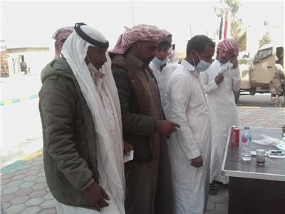 توزيع كمامات على الناخبين أمام لجان شمال سيناء
