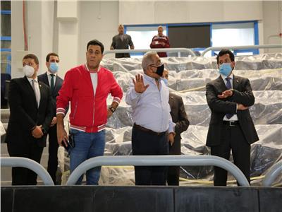 الدكتور أشرف صبحي اثناء تفقده للصالة المغطاة باستاد القاهرة