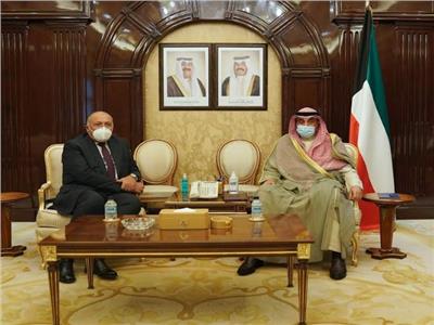 وزير الخارجية يبحث مع رئيس وزراء الكويت