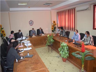 لجنة الإشتراطات العمرانية والبنائية بسوهاج تواصل أعمالها بالجامعة. 
