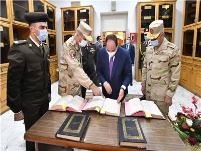 الرئيس السيسي خلال زيارته الكلية الحربية