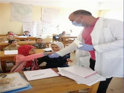 تطعيم 980 ألف طالب ضد الطفيليات والديدان المعوية