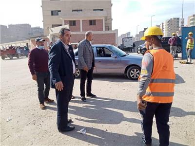رئيس مدينة الخصوص يتابع أعمال تطوير الطريق الدائرى 