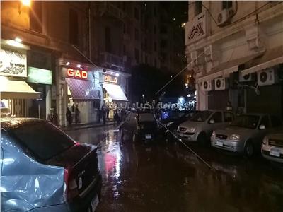أمطار غزيرة في شوارع الاسكندرية