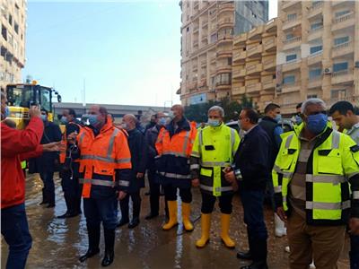 خلال متابعة رسلان ومحافظ الإسكندرية لعملية شفط المياه من الشوارع 