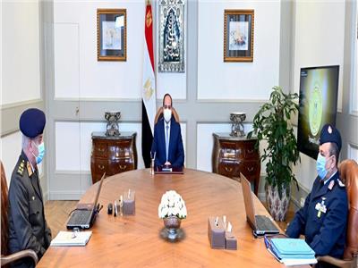 الرئيس السيسي يلتقي وزير الدفاع وقائد القوات الجوية