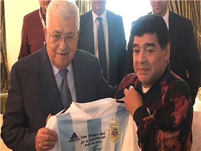 ديجو مارادونا ومحمود عباس