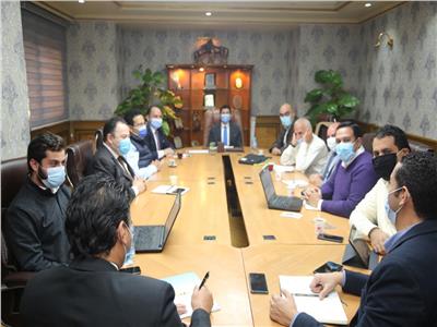 اجتماع الوزير مع اللجنة