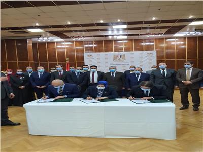 توقيع عقد بين الشركة المصرية لنقل الكهرباء وشركة هيتاشى اى.بى.بى