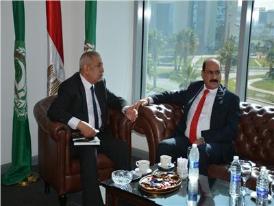 رئيس الأكاديمية العربية يستقبل وزير النقل العراقى