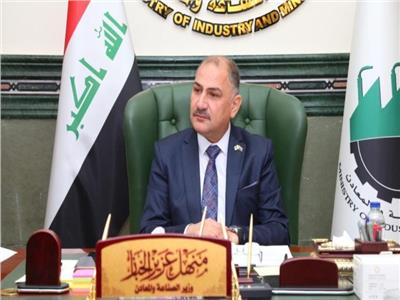 الدكتور منهل عزيز الخباز وزير الصناعة والمعادن العراقي