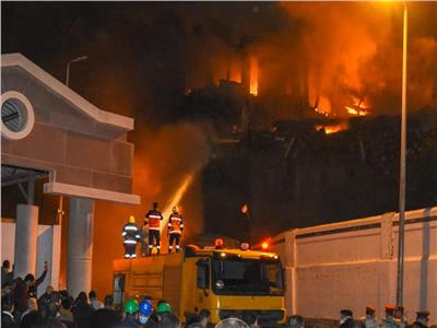 حريق هائل بمخزن بميناء الإسكندرية