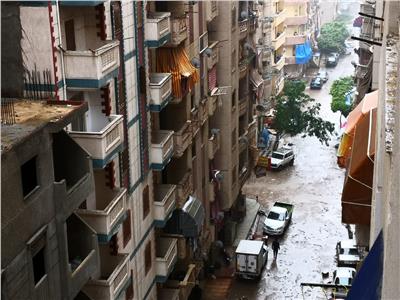 أمطار غزيرة ورياح شديدة تضرب الإسكندرية