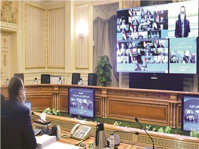 د. مصطفى مدبولى خلال رئاسته اجتماع مجلس الوزراء عبر الفيديو كونفرانس
