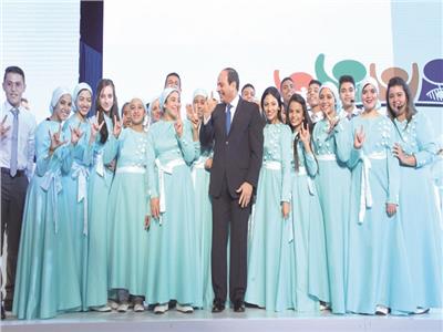 الرئيس عبدالفتاح السيسى خلال إحدى الاحتفالات مع أصحاب الهمم والسعادة