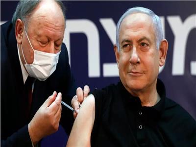 رئيس الوزراء الاسرائيلي بنيامين نتانياهو يتلقى اللقاح ضد فيروس كورونا المستجد 