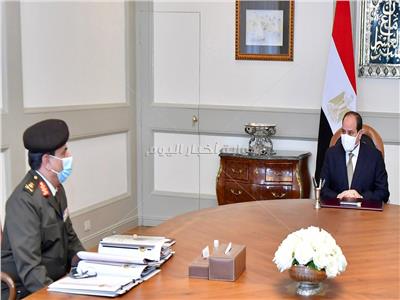 الرئيس يجتمع مع اللواء أحمد الشاذلي رئيس هيئة الشئون المالية للقوات المسلحة