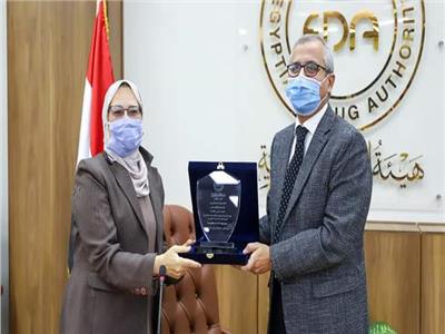 رئيس هيئة الدواء المصرية وعميد كلية الصيدلة 