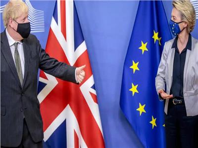 رئيسة المفوضية الأوروبية أورسولا فون دير لايين ورئيس الوزراء البريطاني بوريس جونسون 