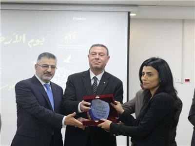 ماجي حامد مع سفير فلسطين بالقاهرة