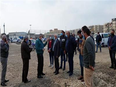محافظ بورسعيد يتابع اعمال تطوير وتوسعة عدد من الطرق بحي الضواحى 