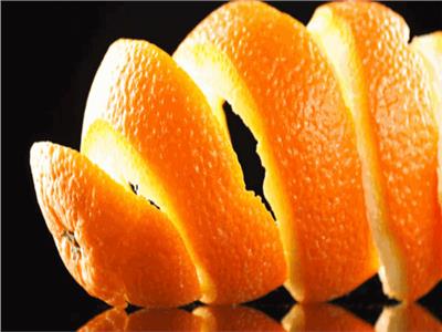 حبة البرتقال بالقشر