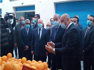 خلال افتتاح وزير التموين لسوق البازار للخضر والفاكهة 