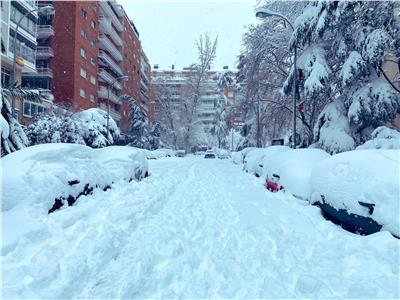 الإسبان تحت حصار الثلوج